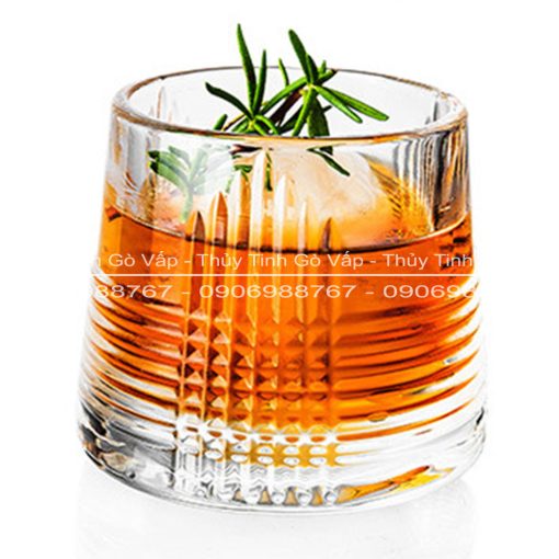 Ly thủy tinh Nghiêng sọc ngang dọc 170ml Deli KB148D thiết kế xoay 360 độ, sẽ mang đến một ly rượu whisky, cocktail xoay tròn vô cùng độc đáo, thú vị