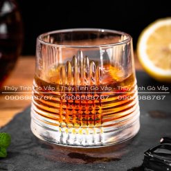 Ly thủy tinh Nghiêng sọc ngang dọc 170ml Deli KB148D thiết kế xoay 360 độ, sẽ mang đến một ly rượu whisky, cocktail xoay tròn vô cùng độc đáo, thú vị