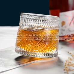 Ly thủy tinh Nghiêng chấm bi tròn 170ml - Deli KB148C thiết kế xoay 360 độ, sẽ mang đến một ly whisky, cocktail xoay tròn vô cùng độc đáo, thú vị